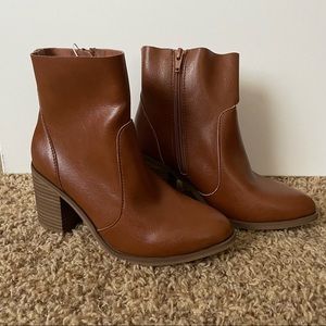 Nwt Universal Threads Vegan Leather Heeled Ankle Boots Sz 6